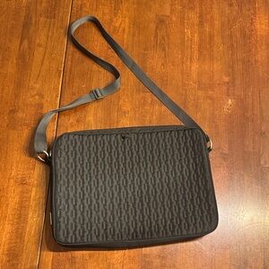 Belkin Black Laptop Shoulder Bag quilted design